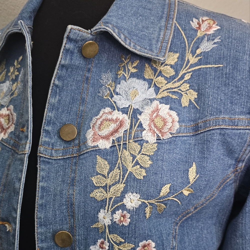 Embroidered Floral Denim Jacket Jean Jacket Size Small - Picture 2 of 9